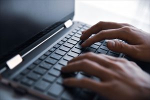メール「【Rakuten ラクマ】重要なお知らせ」が届いた場合の対処法