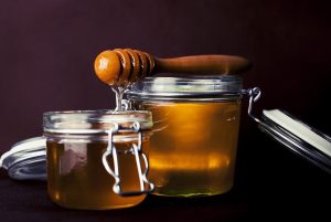 なぜハチミツは腐らないのか?【ハチミツの賞味期限】