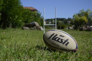 【当初は丸い形状】なぜラグビーのボールは楕円形なのか
